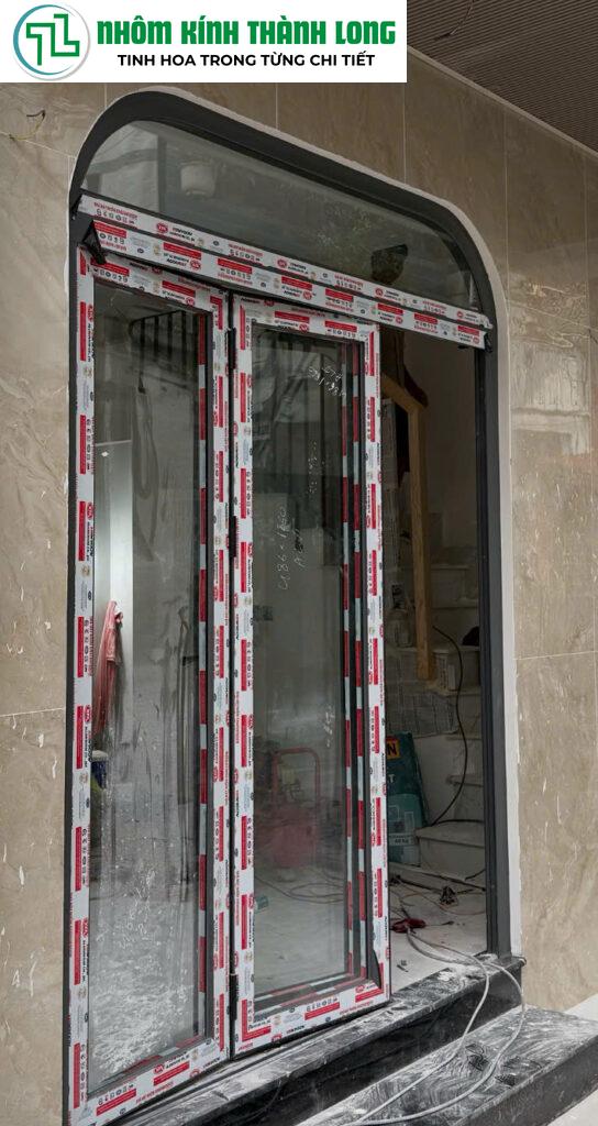 nên lắp cửa nhôm xingfa hay cửa nhôm maxpro
