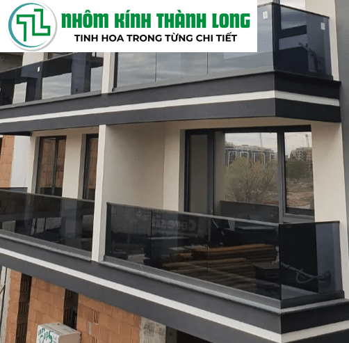 lan can kính ban công
