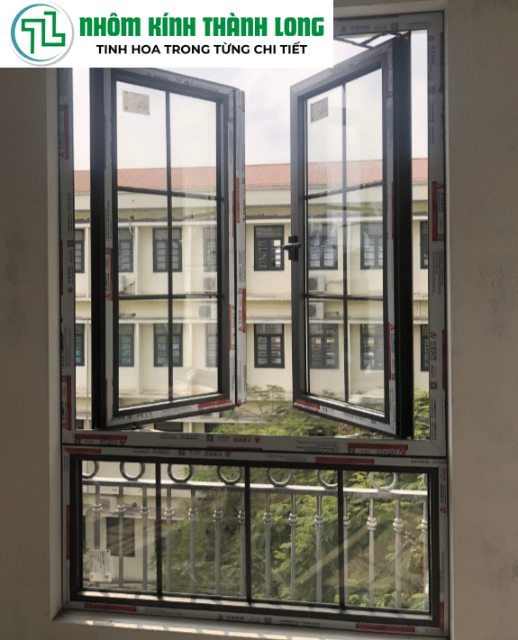 cửa sổ nhôm xingfa mở quay mở hất