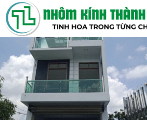 lan-can-kinh-ban-cong-nha-pho
