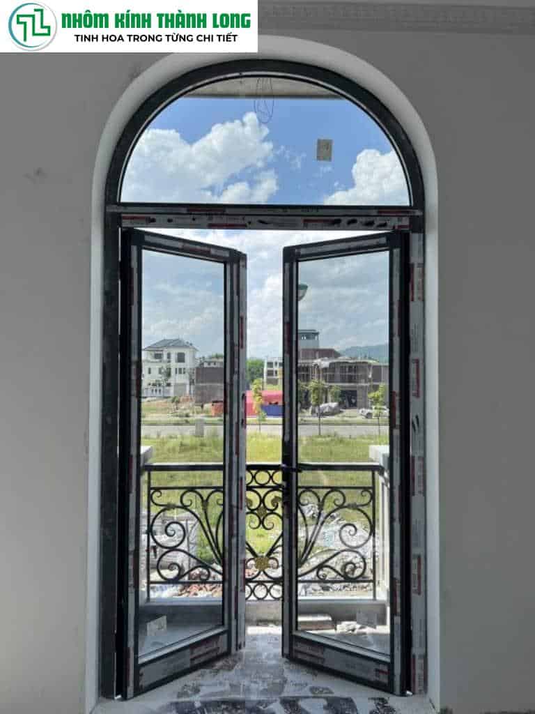 cửa nhôm xingfa 2 cánh cho nhà phố